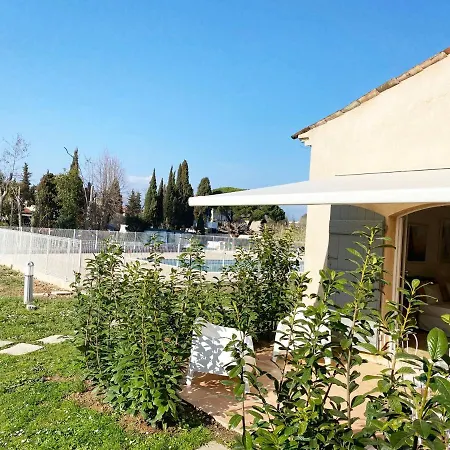 Apartment 17: Les De Robinson - Riverside With Pool